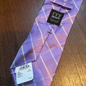 NWT men’s Ike Behar tie.
